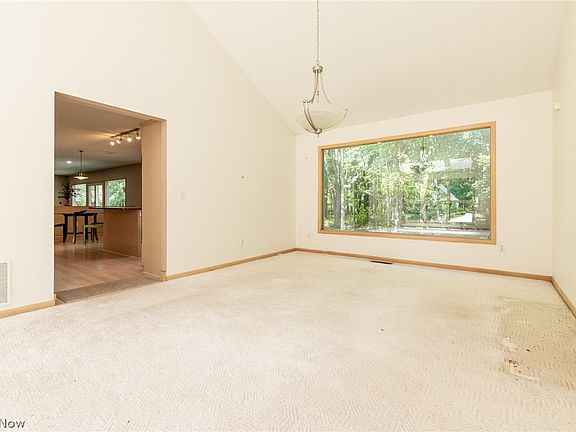 5th image of 245 Jackson Dr