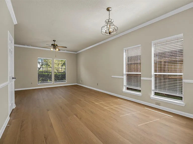 4922 Moss Run Dr — Photo 5