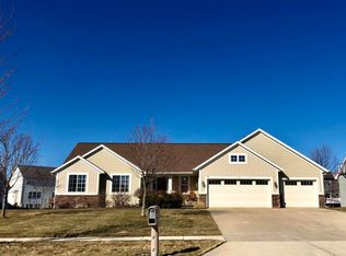 3745 Maplebrook Dr NW, Grand Rapids, MI 49534
