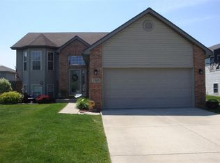 1363 Center Creek Dr, Crown Point, IN 46307