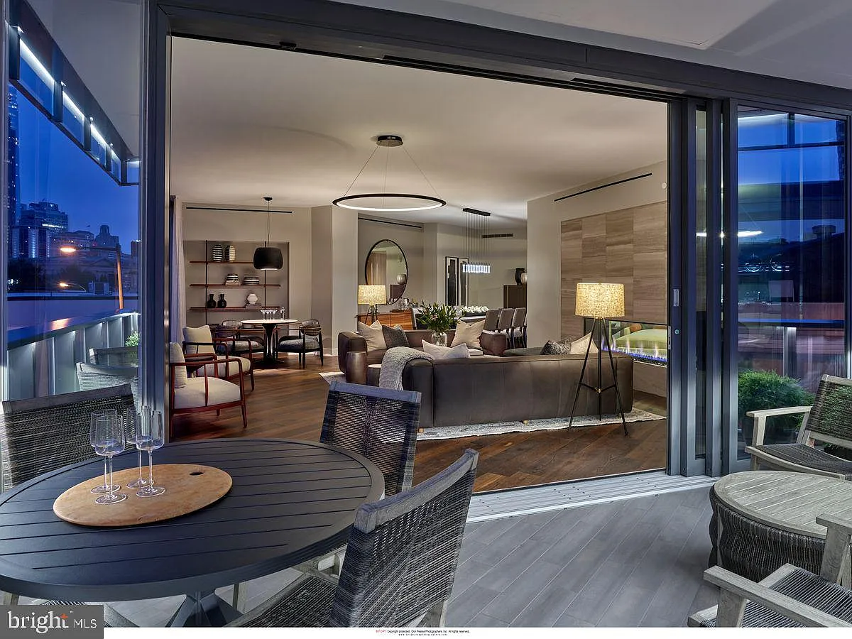 2100 Hamilton St APT 2D photo 1