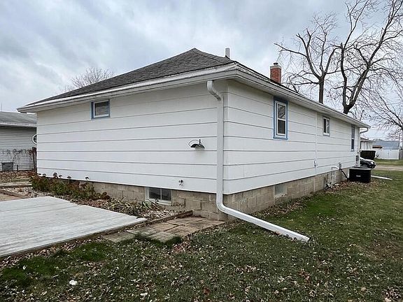 3rd image of 117 W Kellogg Ave