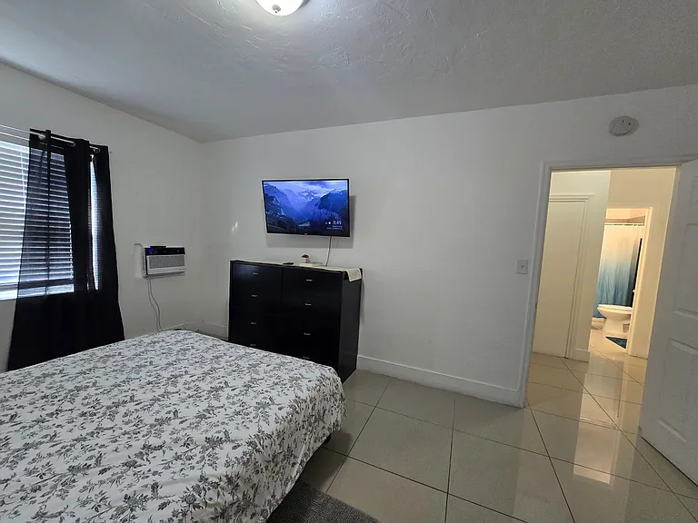 2305 Monroe St #1 — Photo 6