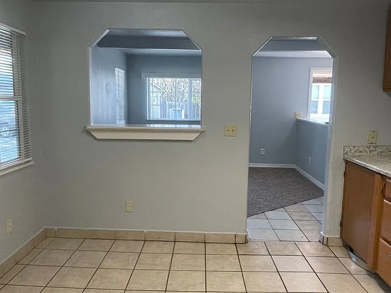 2646 Sharon Ave — Photo 7