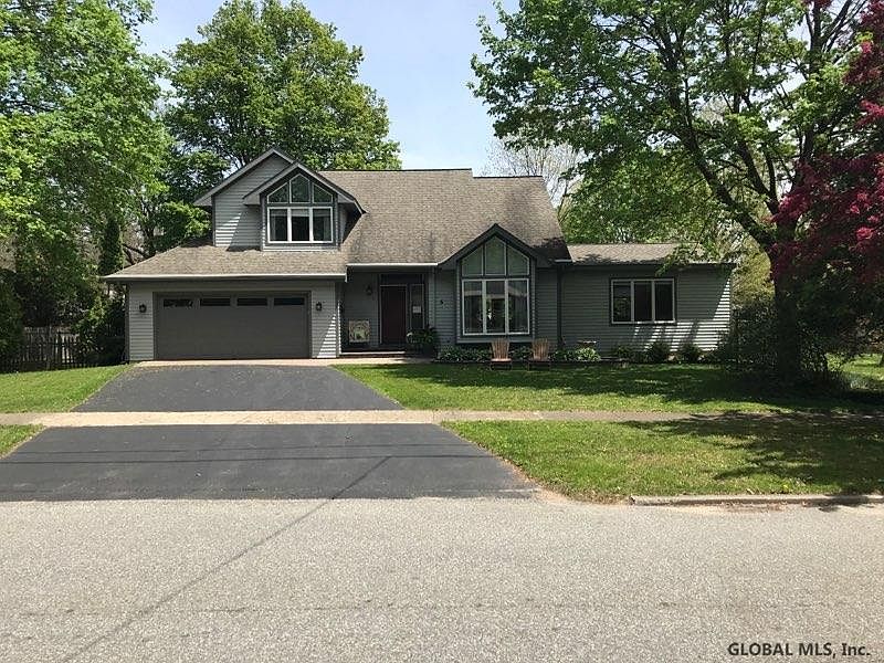 1st image of 5 Foxhall Dr