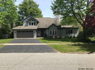 5 Foxhall Dr, Saratoga Springs, NY 12866