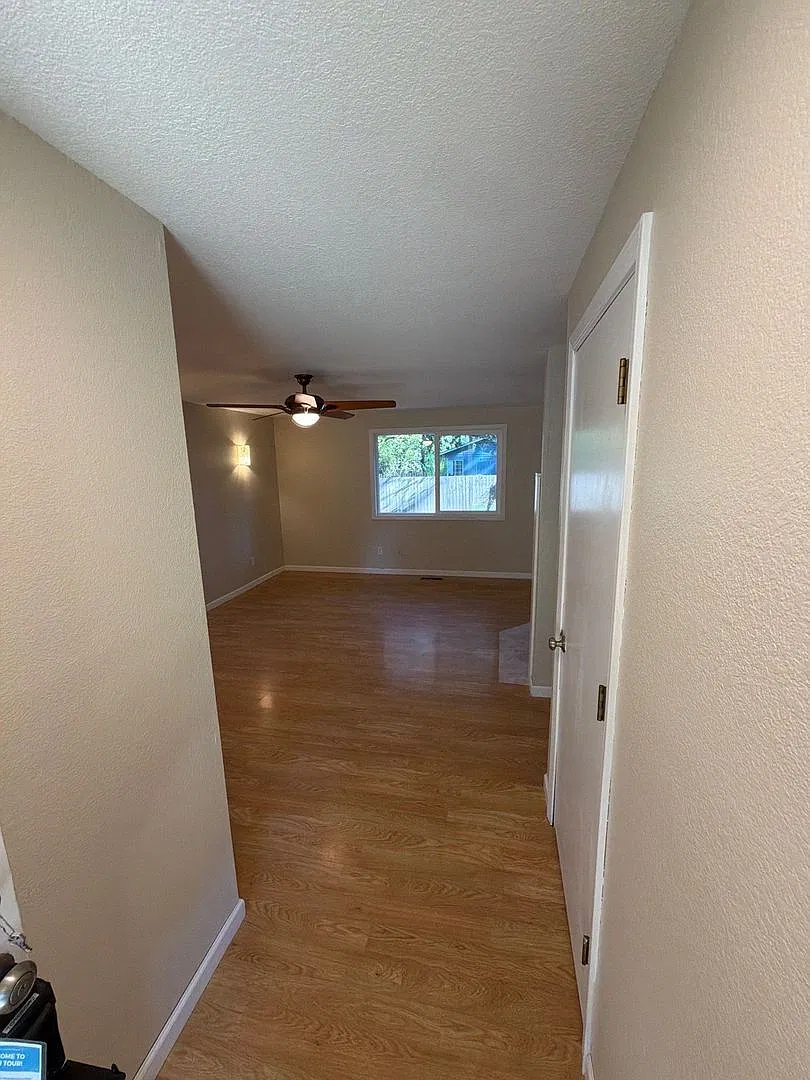 3 bed, 1.0 bath, $1,950 — Photo 2