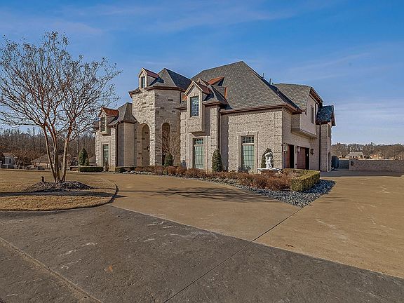 2nd image of 3408 Lacoste Dr