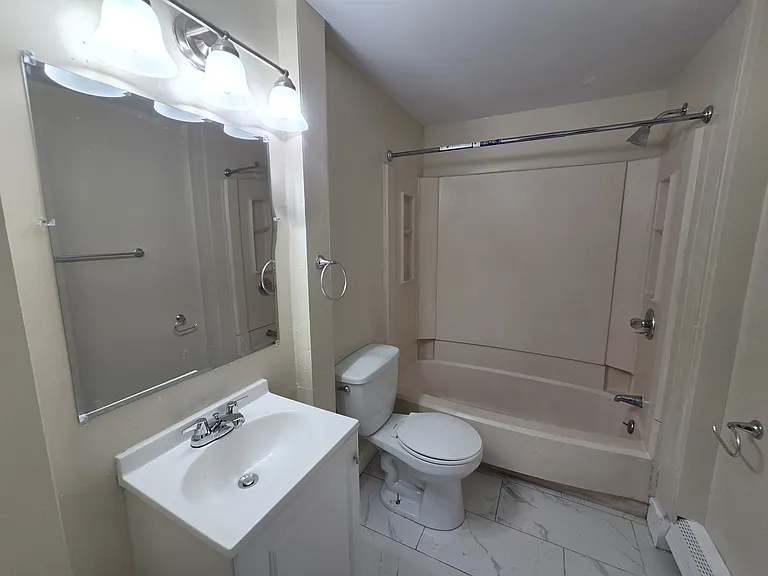 240 Maple St #2 — Photo 10