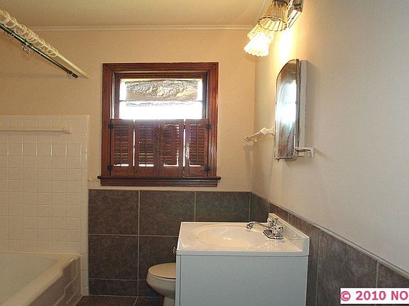 5th image of 513 S 75th Ave E