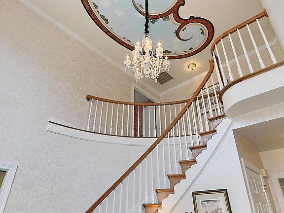4th image of 8527 Oak Pointe Way
