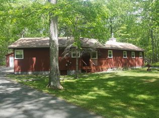 125 Lake View Cir, Hawley, PA 18428