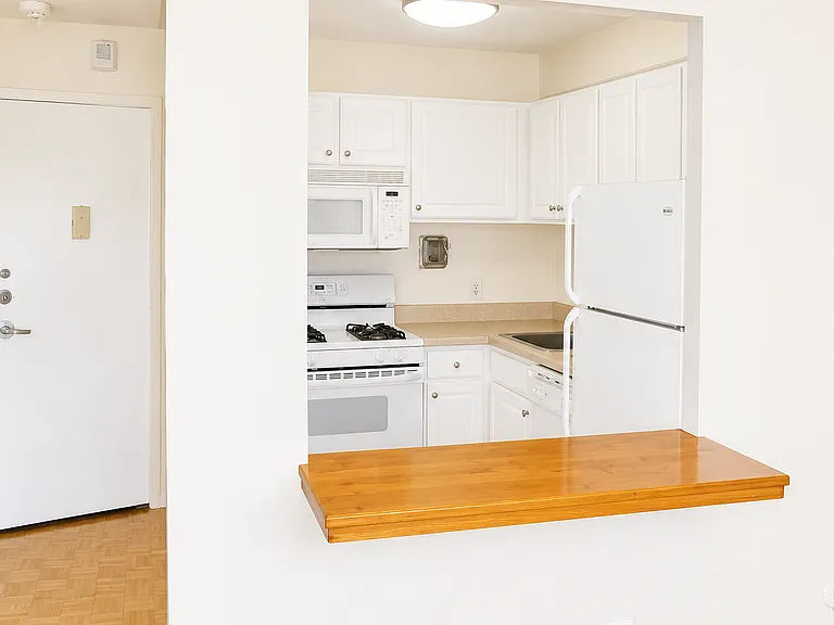 33 Pond Ave #913 — Photo 5