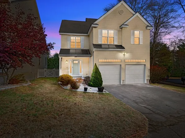 12 Queen Of Roses Ln, Uxbridge, MA 01569