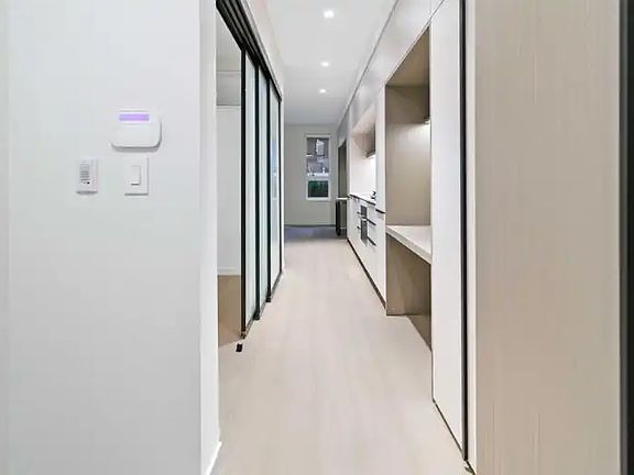 3rd image of 125 Albert St #118