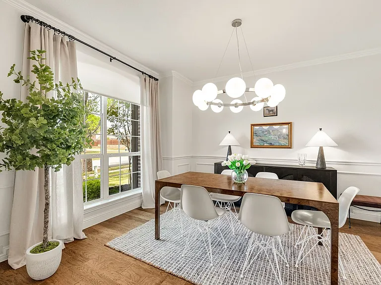 8405 Saint Clair Dr — Photo 3