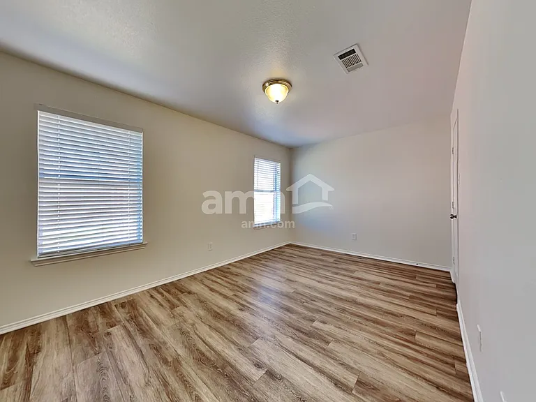 333 Rock Hill Dr — Photo 16