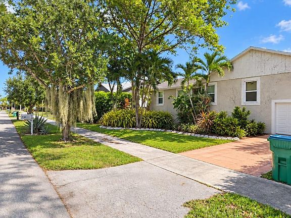 2nd image of 9760 SW 211th St