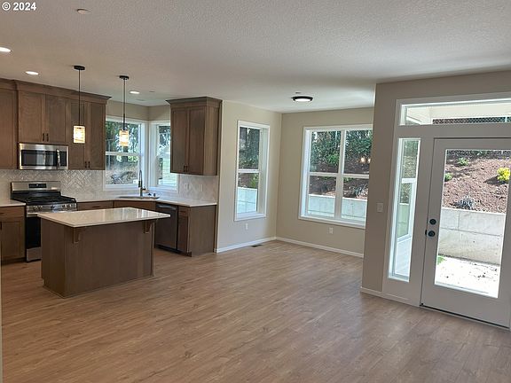 3rd image of 6103 NE 45th Ct