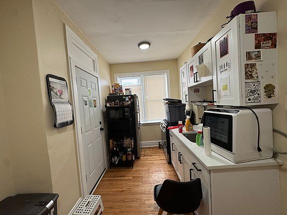 2nd image of 4045-4055 W School St #4049-2S