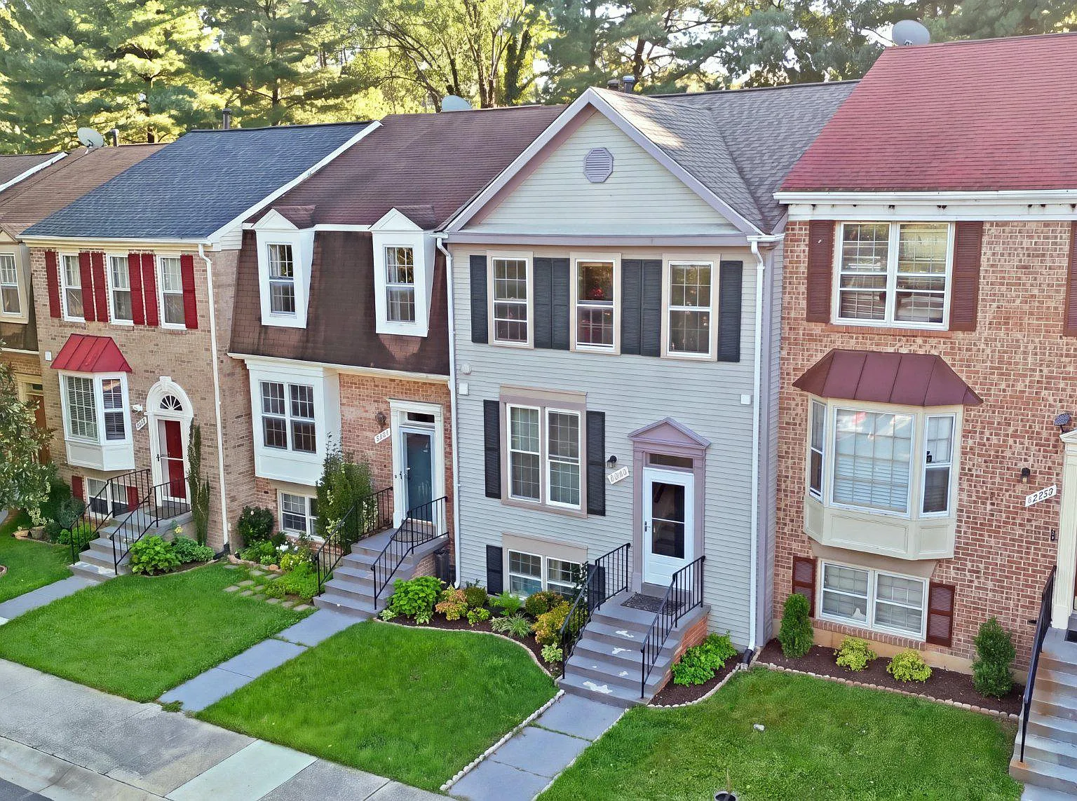 4 bed, 3.5 bath, 1963 sqft, $3,000 — Photo 1
