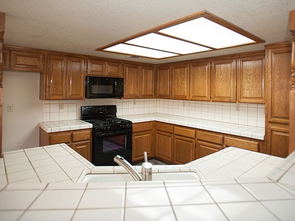 3rd image of 1503 Park Somerset St