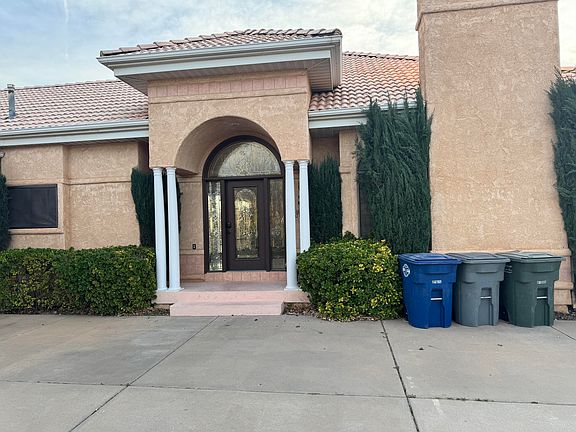 2nd image of 823 N Dusk Dr