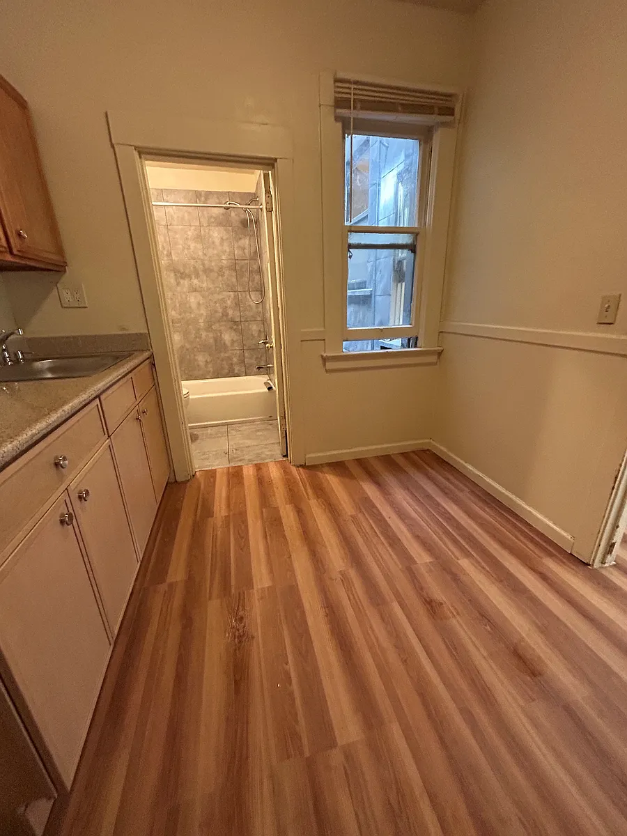 Building Photo - 1005 Larkin St #20