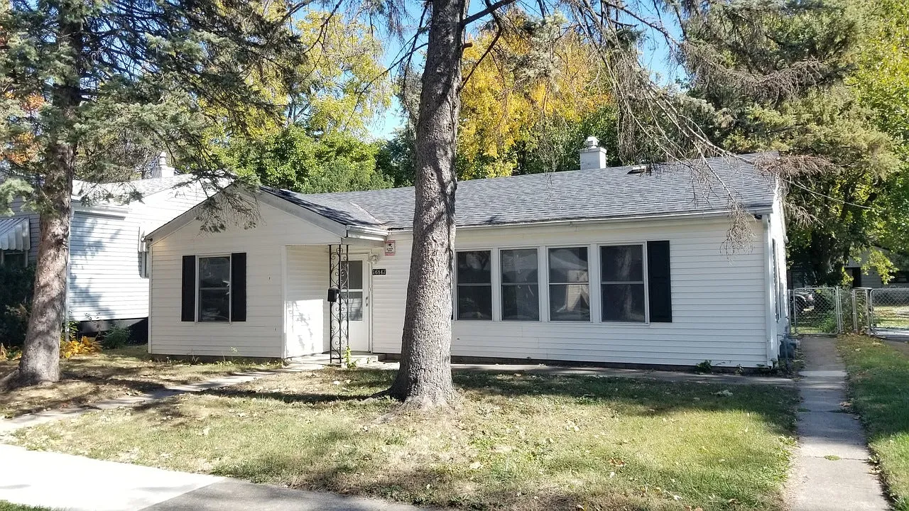 16847 Western Ave photo 1