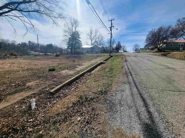 418 Vine St, Thayer, MO 65791