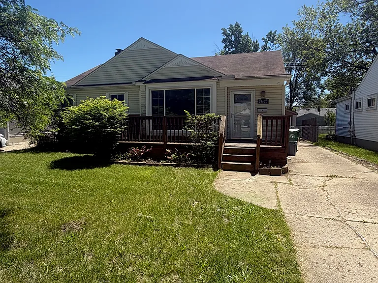29625 Rosslyn Ave — Photo 2