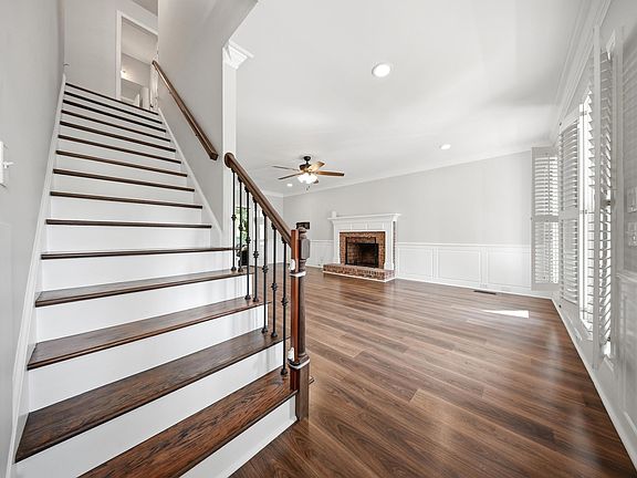 5th image of 808 Treeslope Ct