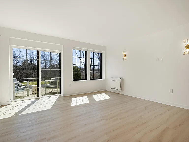 1188 King St #103 — Photo 19