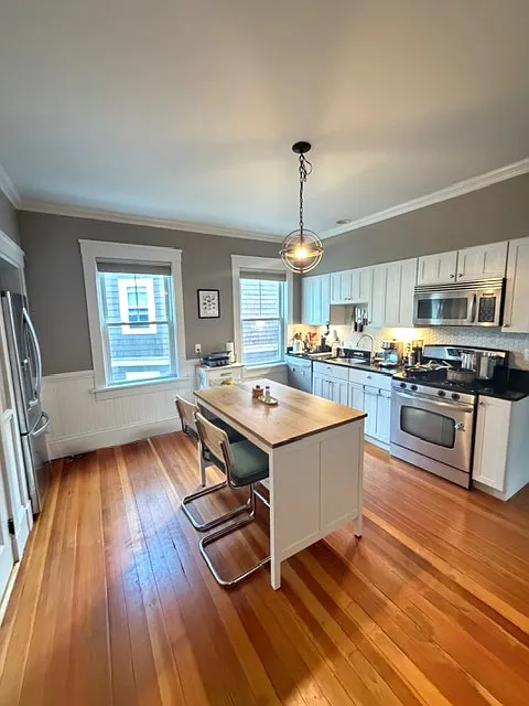 33 Royal Ave #2