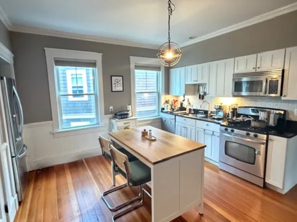 33 Royal Ave #2, Cambridge, MA 02138
