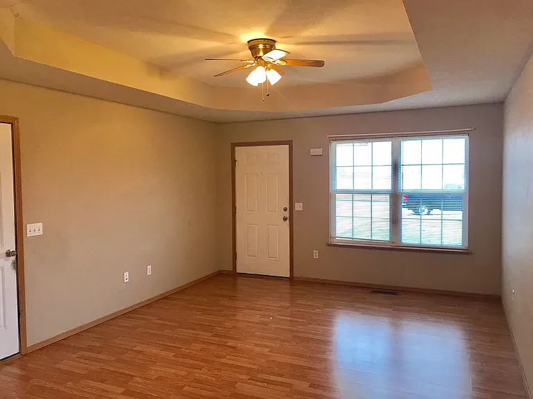 606A W Kimberly Ct — Photo 2