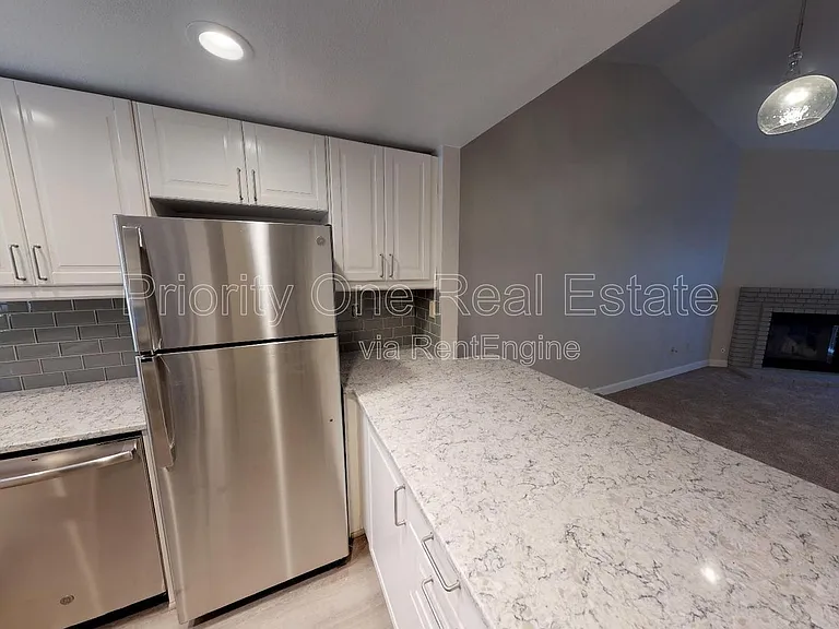 2876 Englewood Way — Photo 18