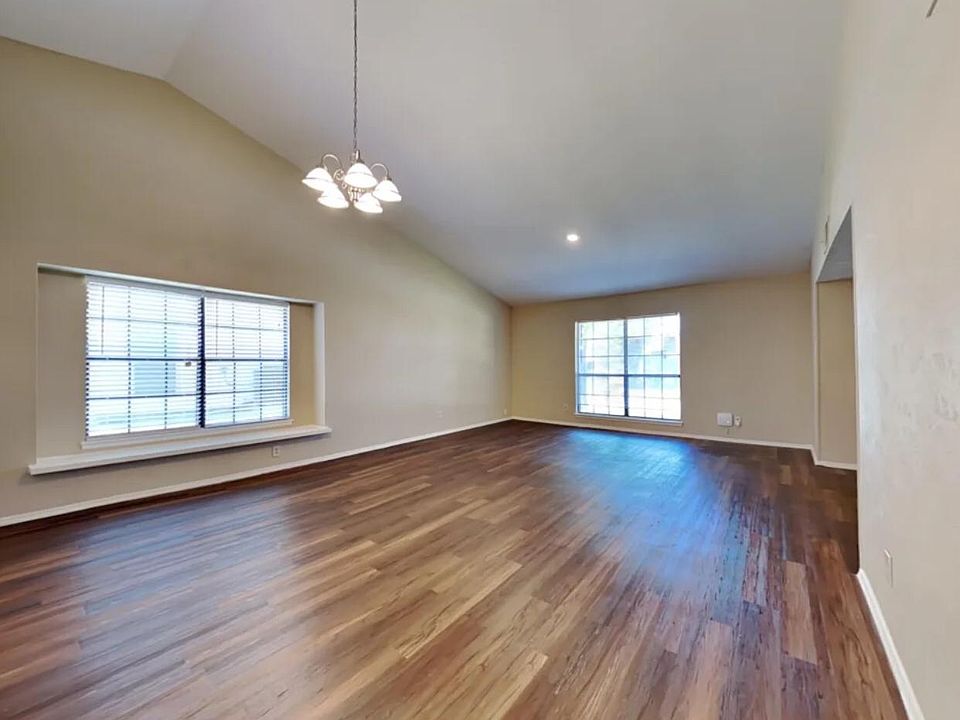 1st image of 2625 Hampshire Dr #1