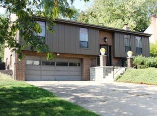 1916 Shelly Dr, Pittsburgh, PA 15216