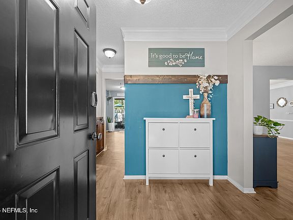 5th image of 586 HIBERNIA OAKS Drive