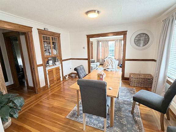 3rd image of 130 Bonner Ave #2