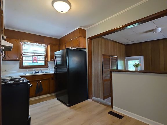 5th image of 3902 Harwood Ave SW