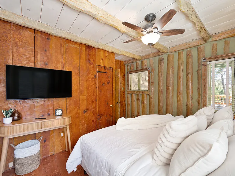 775 Lester Ln — Photo 8