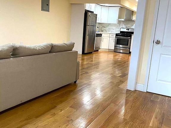 5th image of 706 Hancock St #1B