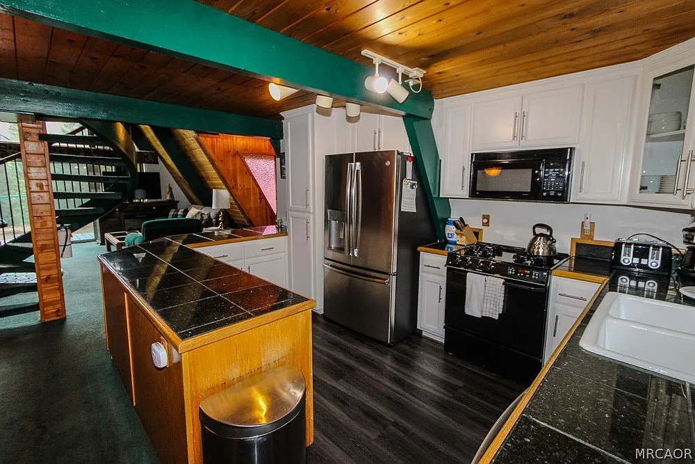 2 bed, 1.5 bath, 1462 sqft, $1,850 — Photo 3