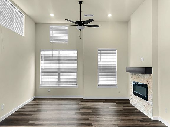 3rd image of 2728 Garden Gate Ln