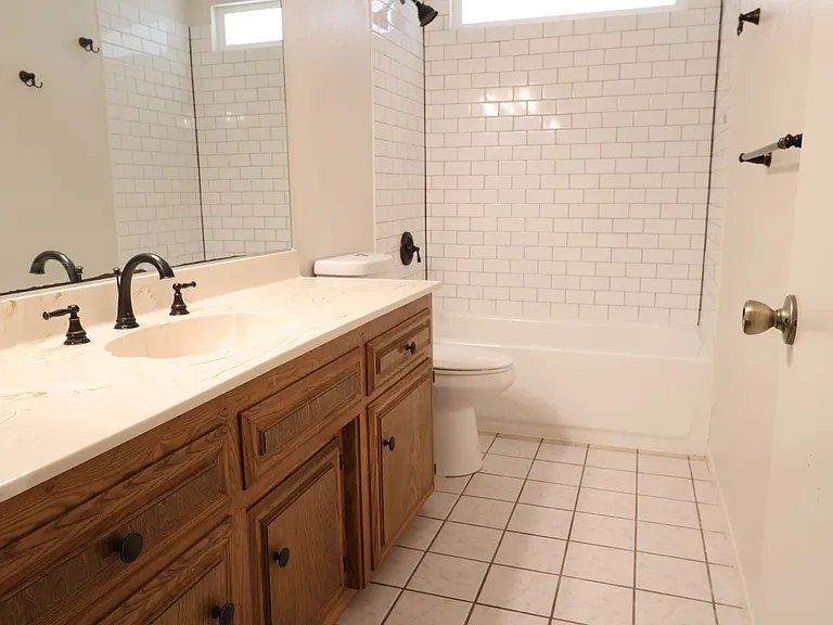 112 Rawhide Ln — Photo 8