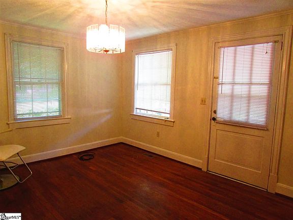 3rd image of 209 Dukeland Dr