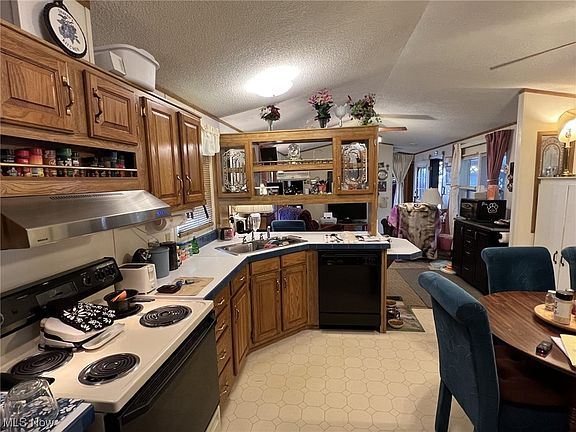 5th image of 170 Honey Ave