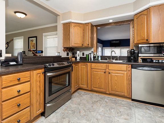 3rd image of 2909 Meadow Ln